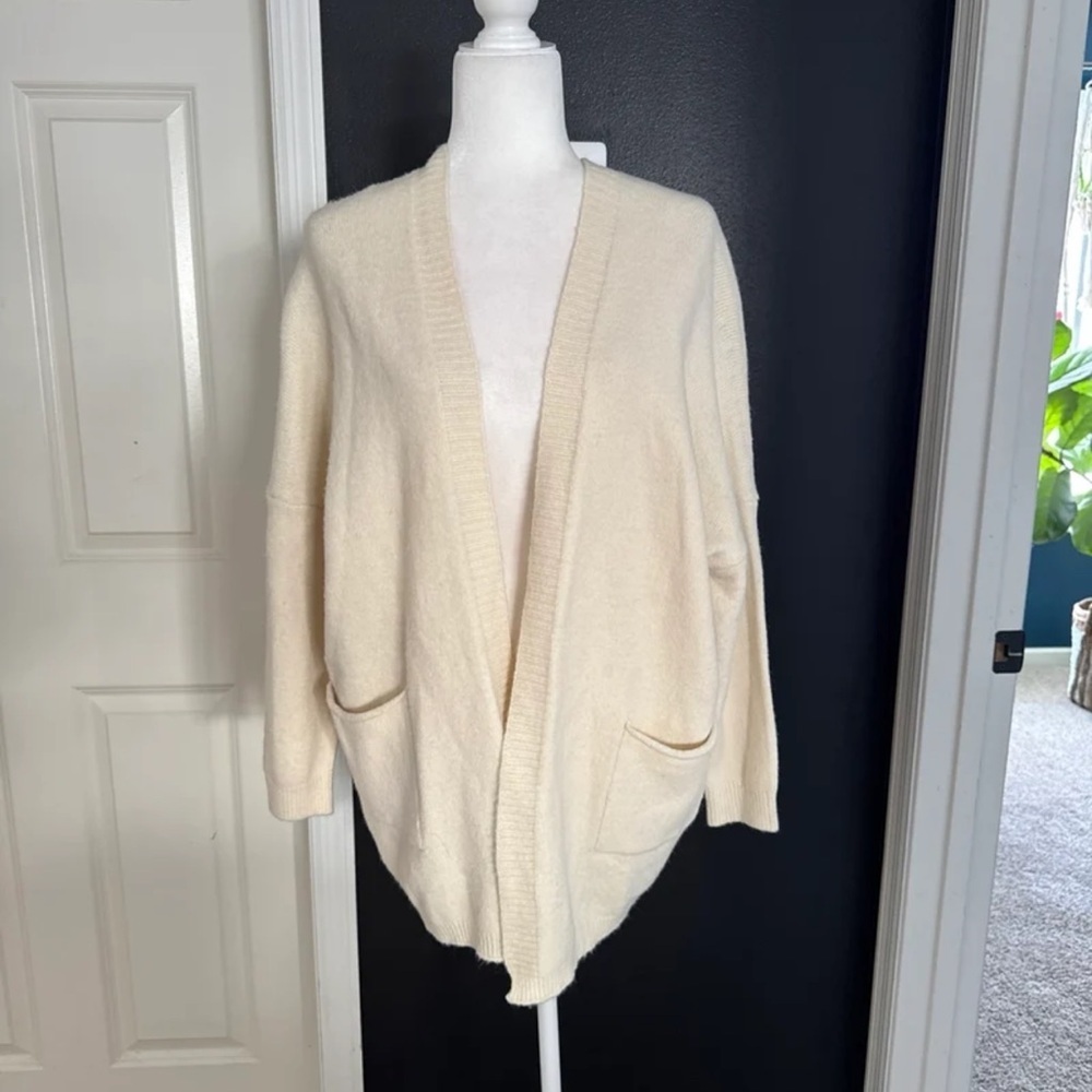 NWT Boutique Look by M New York Neutral Cream Open Front Cardigan 
One Size